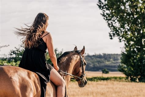 mujer tiene sexo con un caballo|221 025 Imágenes gratis de Mujer Caballo Sexo